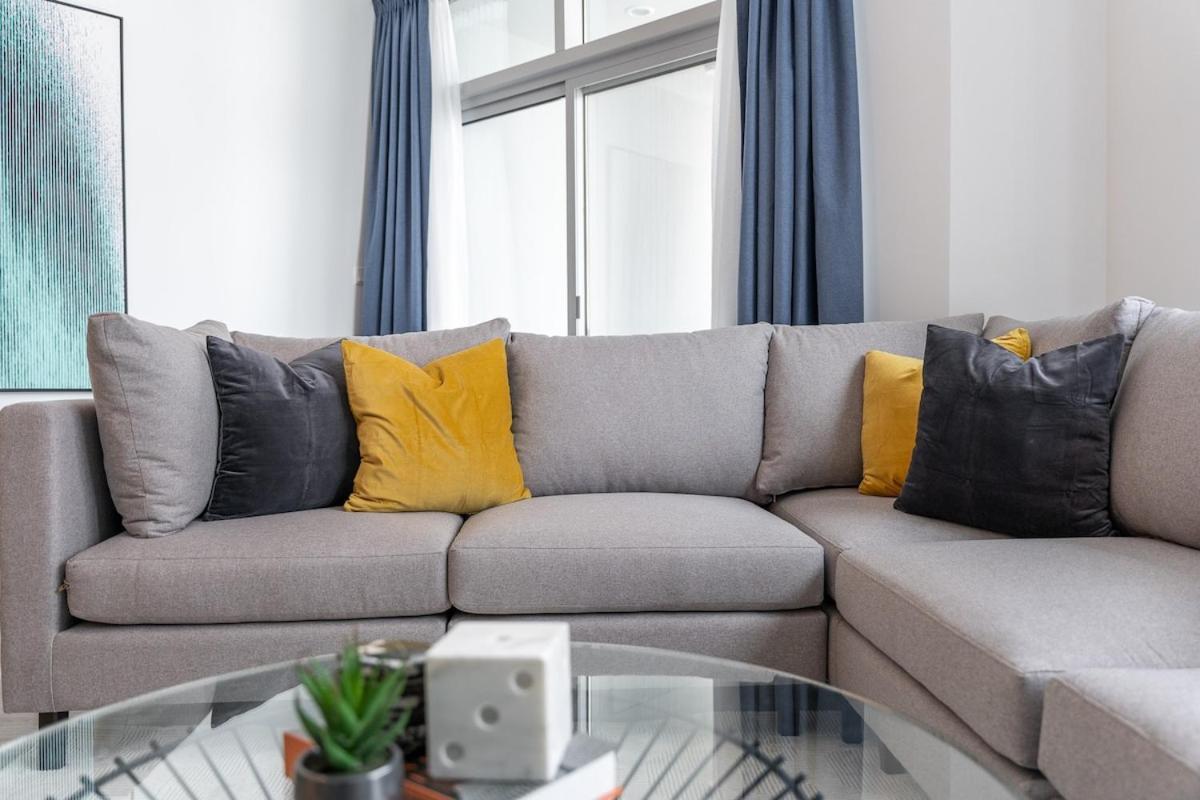 Apartment Dazzling 2-bedrooms With Eye-catching Artwork In Marina!