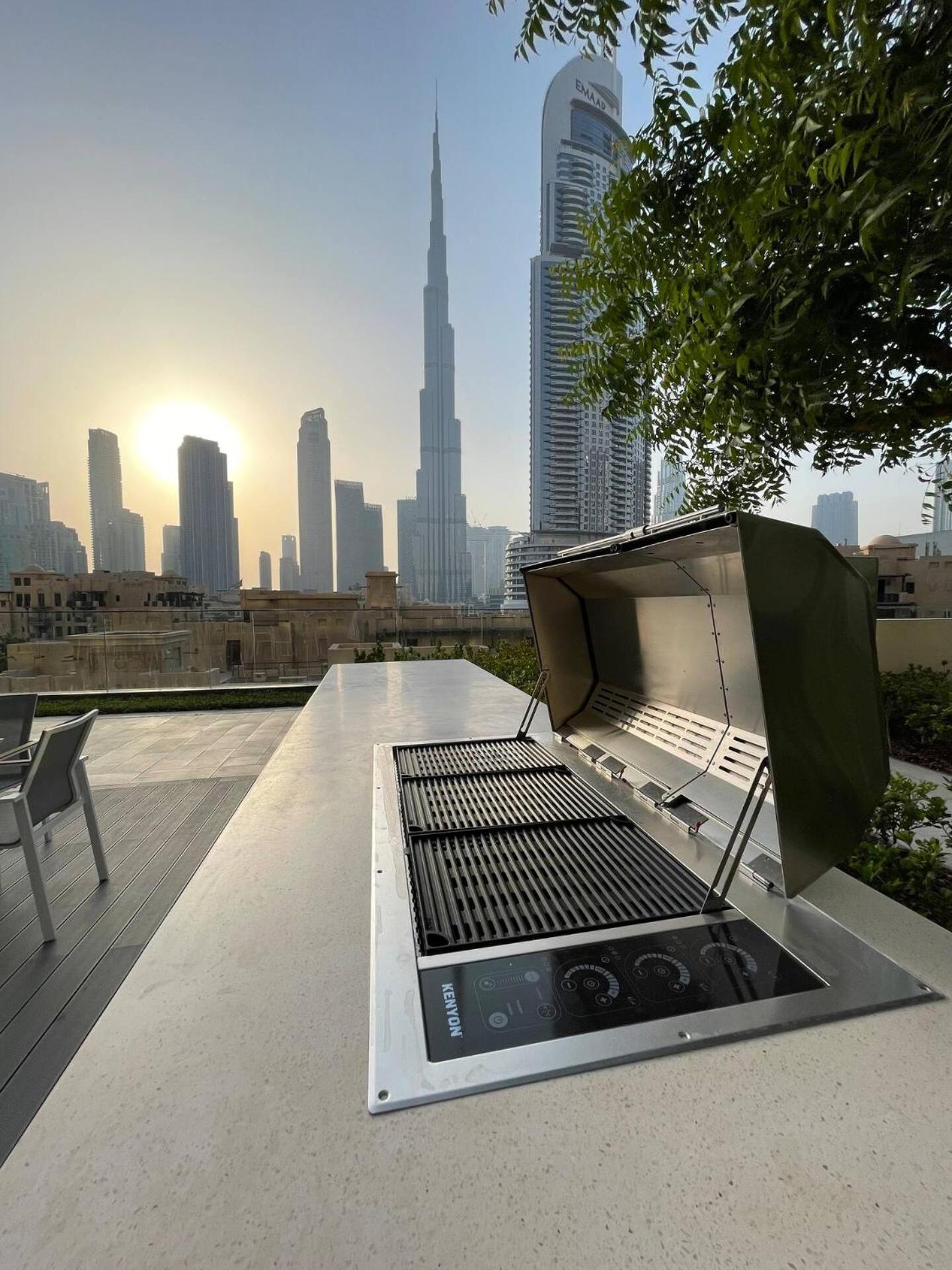 Cosmic Sky High Floor 1br- Mall Access By Maxx Value Homes