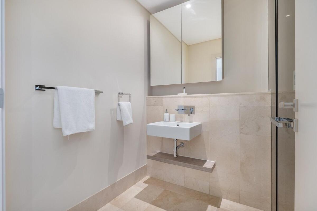 3 Bedroom That's Sleeps 5 With Amazing View In Palm Jumeirah Apartment *