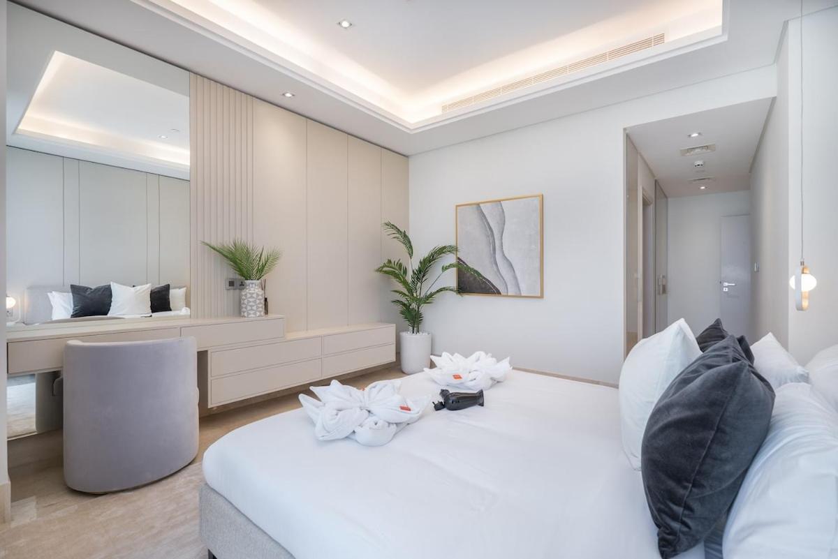 3 Bedroom That's Sleeps 5 With Amazing View In Palm Jumeirah Apartment *