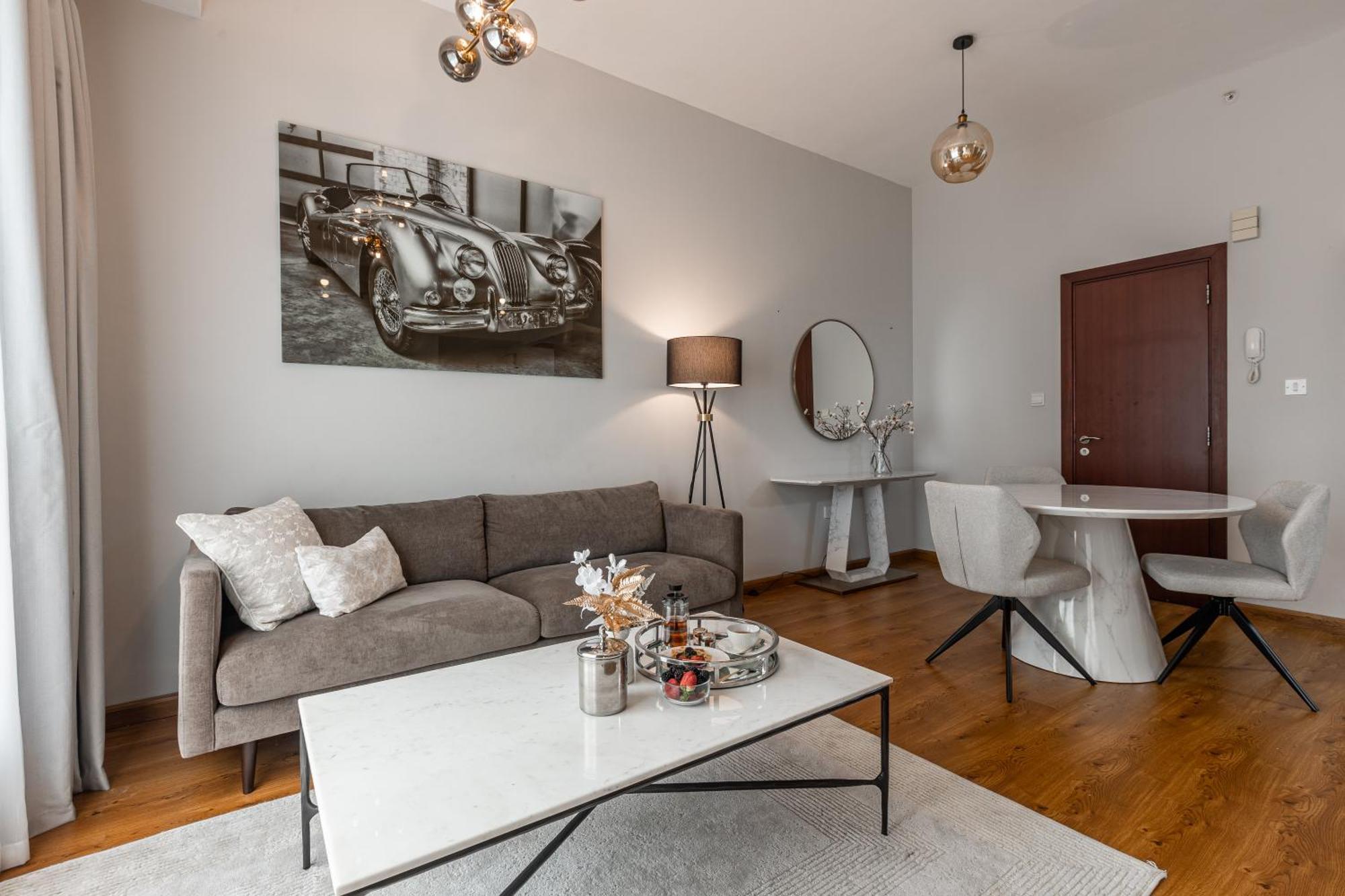 Luxury 1 Bedroom With Beautiful Marina View!