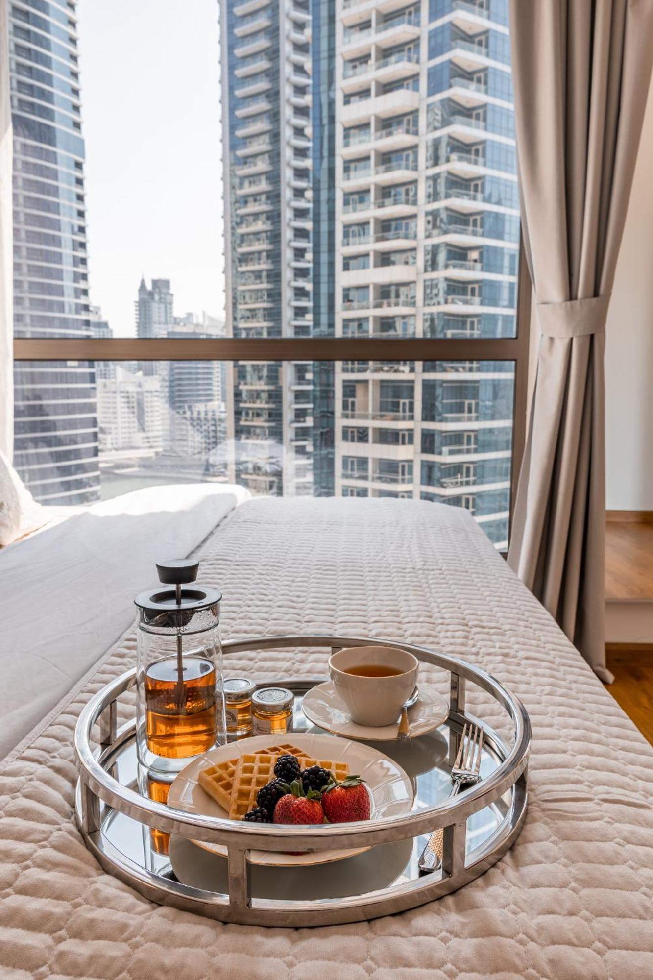 Luxury 1 Bedroom With Beautiful Marina View! Apartment *