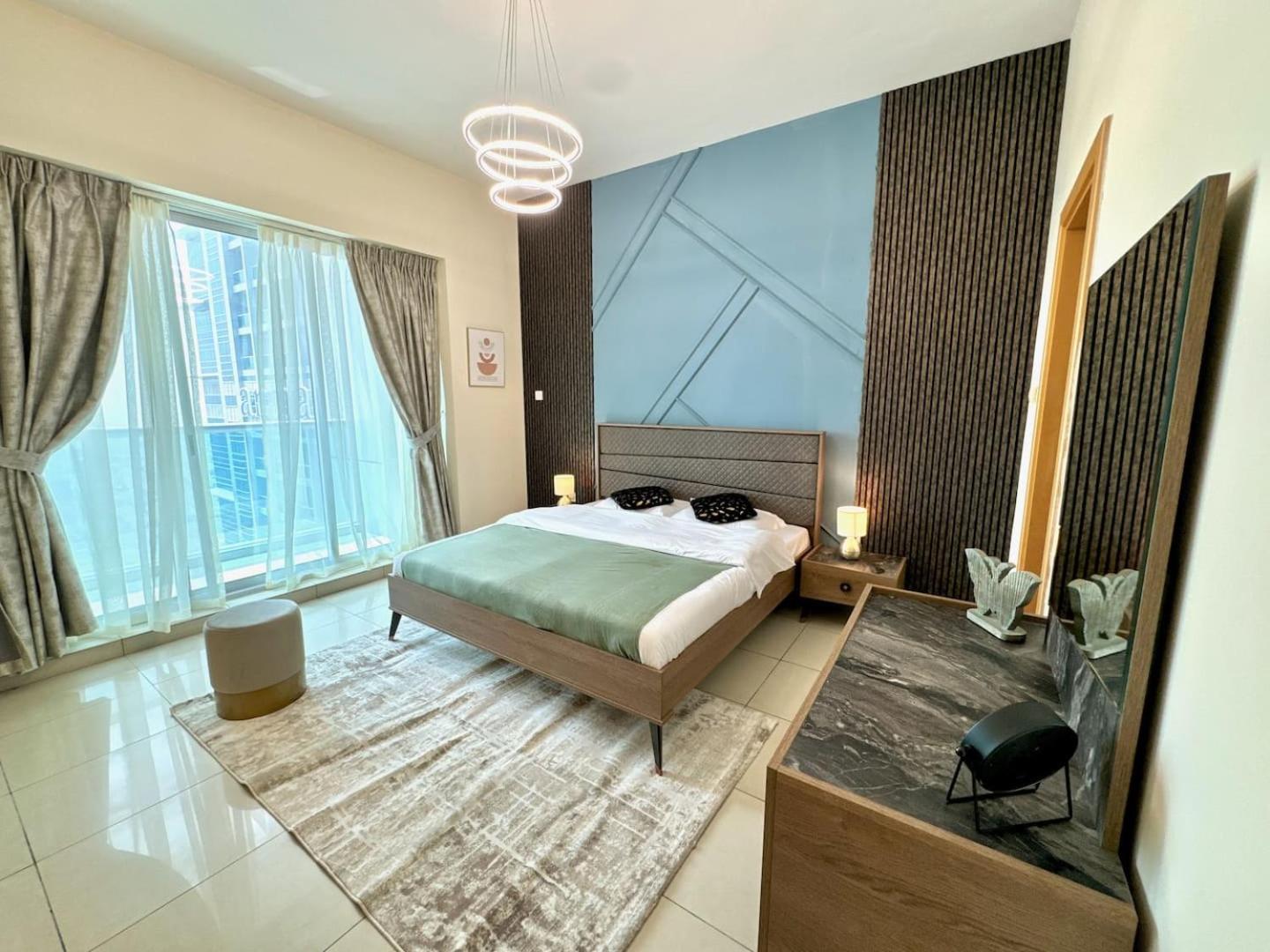 Apartment Skyline View Premium