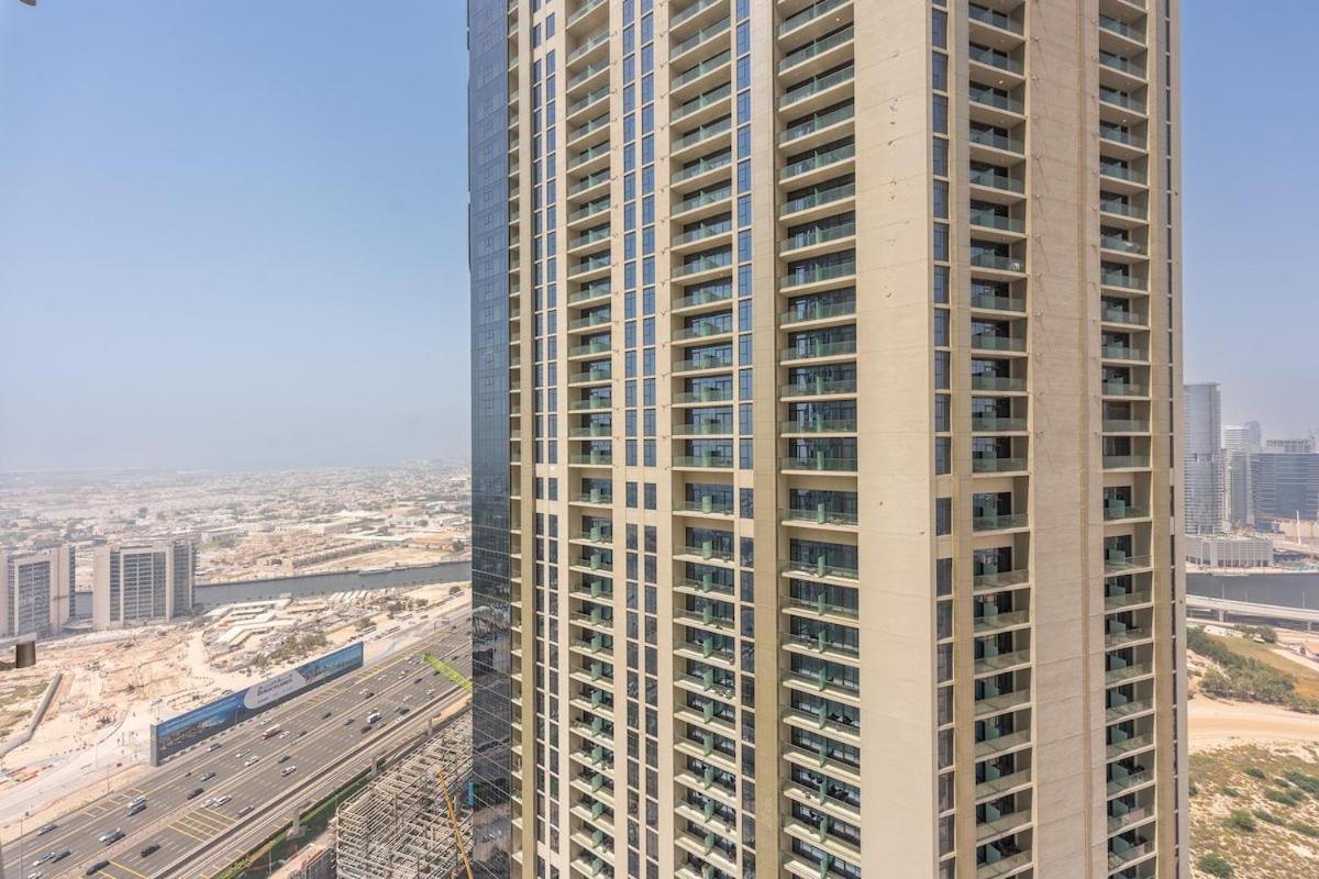 Glamorous 2-bedroom With Skyline Views In Business Bay Apartment