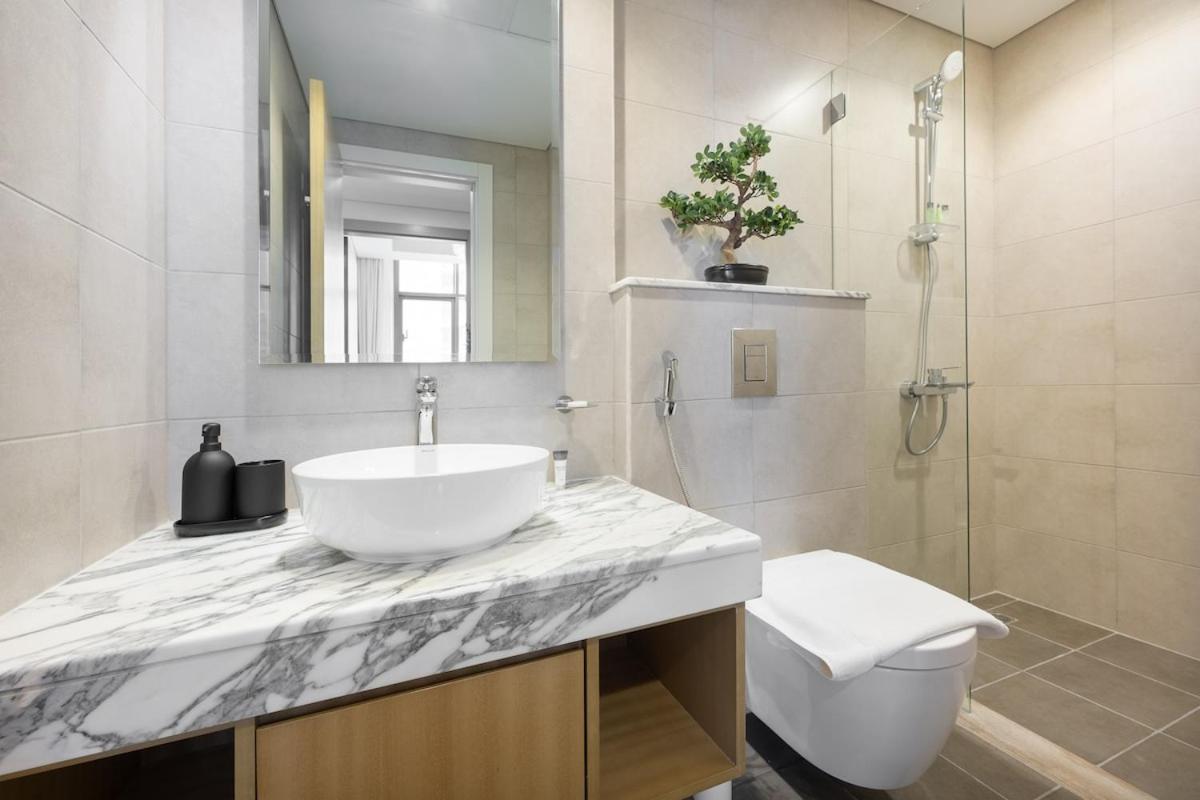 Glamorous 2-bedroom With Skyline Views In Business Bay *
