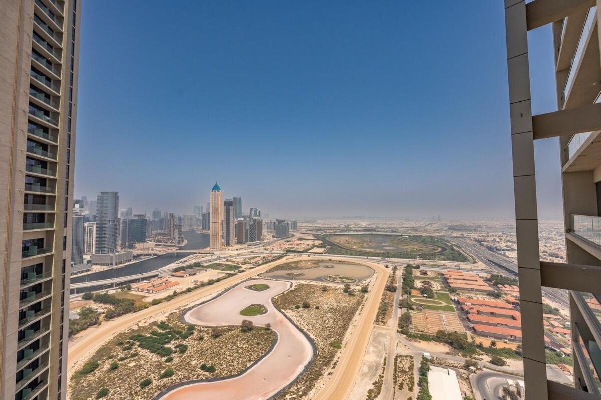 Glamorous 2-bedroom With Skyline Views In Business Bay Apartment