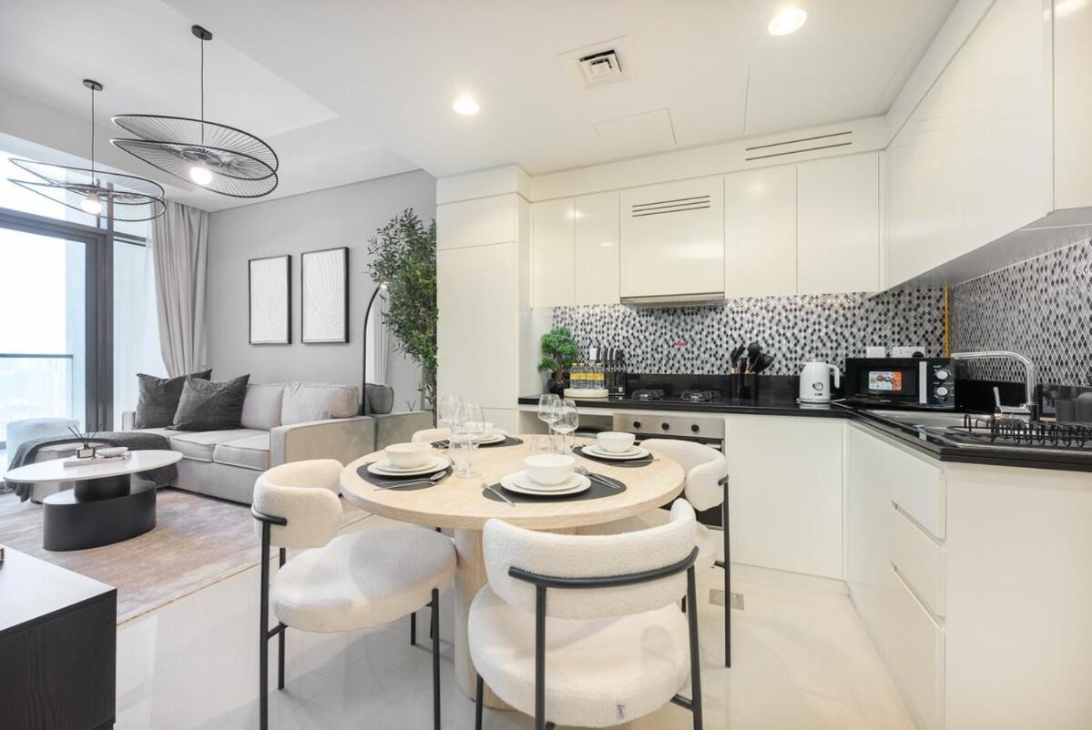 Glamorous 2-bedroom With Skyline Views In Business Bay Dubai