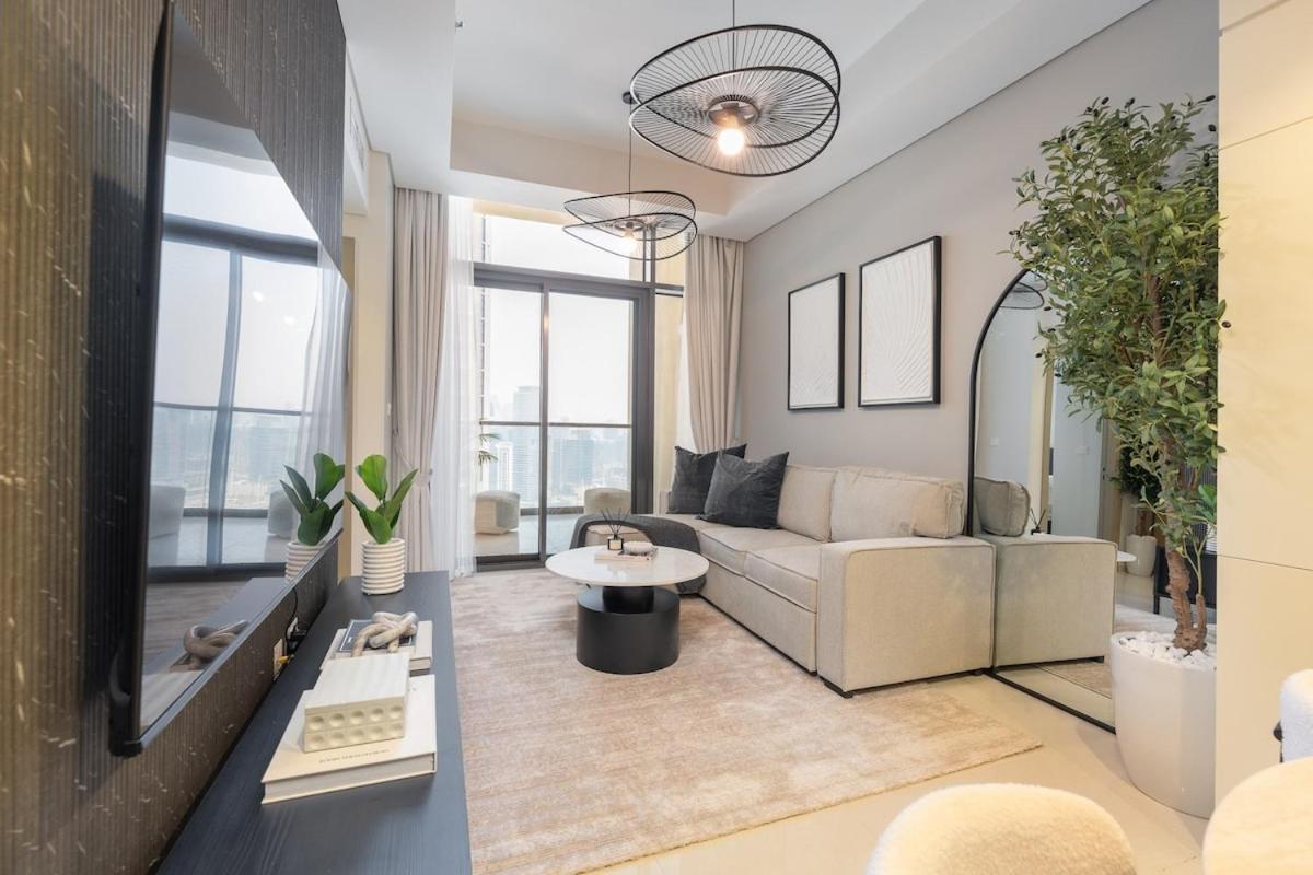 Glamorous 2-bedroom With Skyline Views In Business Bay * Dubai