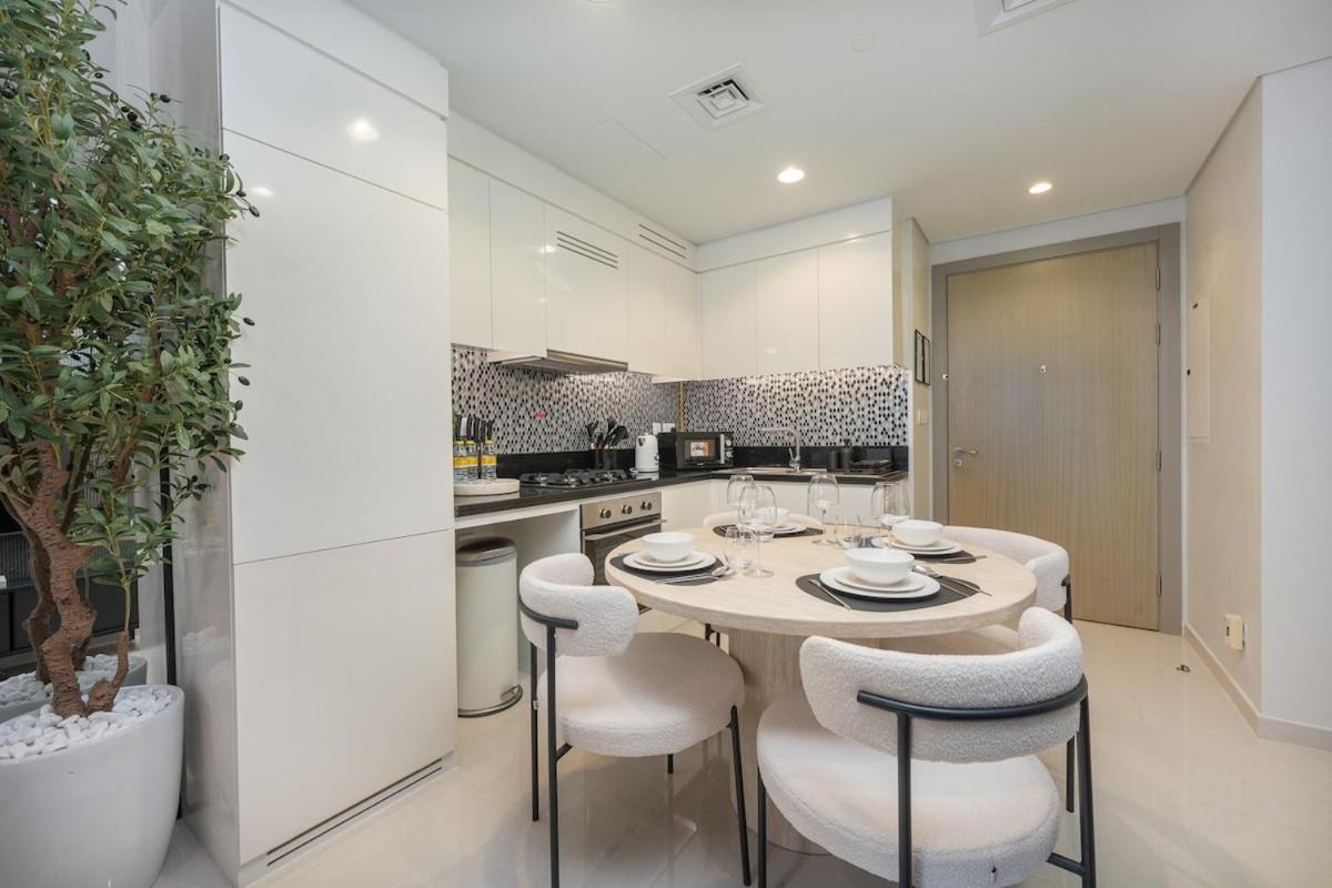 Glamorous 2-bedroom With Skyline Views In Business Bay
