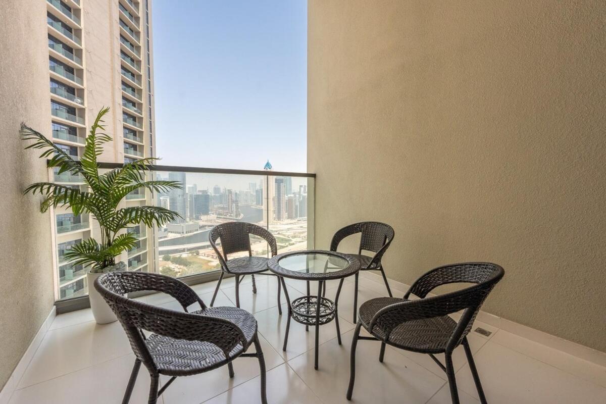 Glamorous 2-bedroom With Skyline Views In Business Bay Dubai