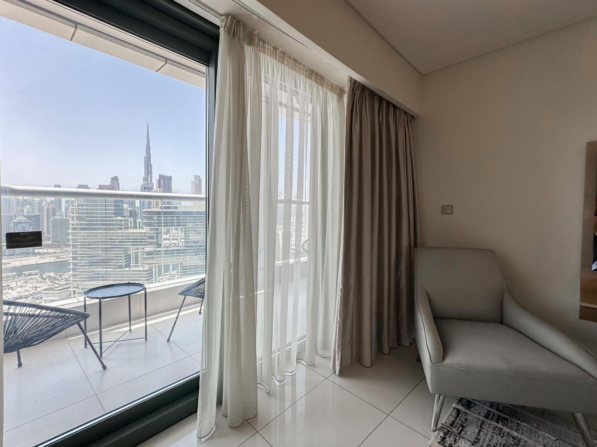 Trophy - Paramount W Burj Khalifa View & Huge Balcony Apartment *