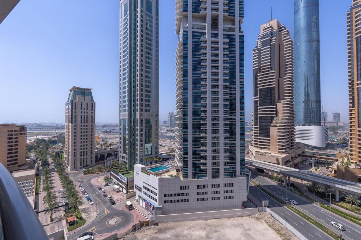 Bright 1-bedroom With View Marina