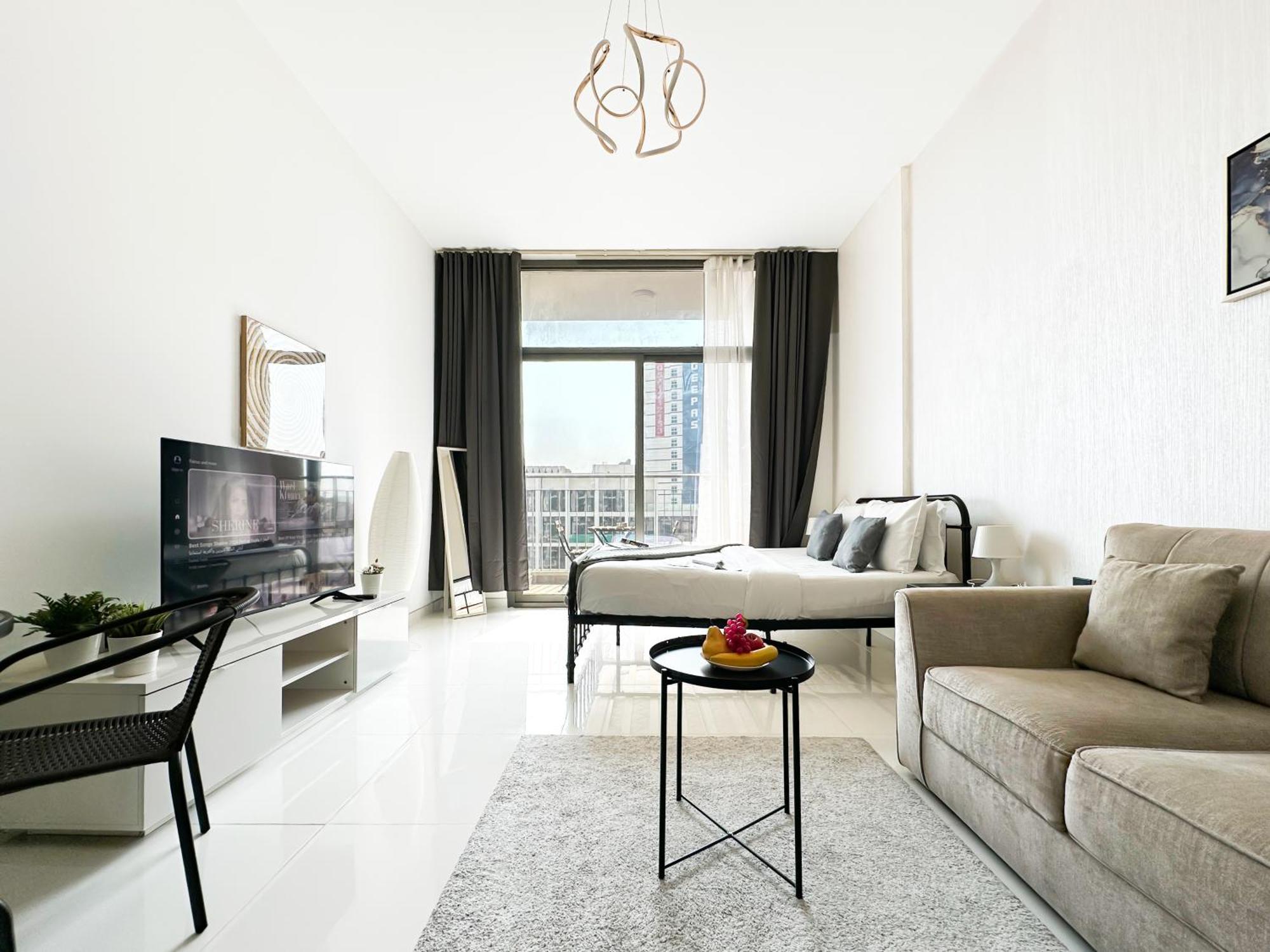 Trophy - Sunflower Sunrise W Free Parking Apartment *