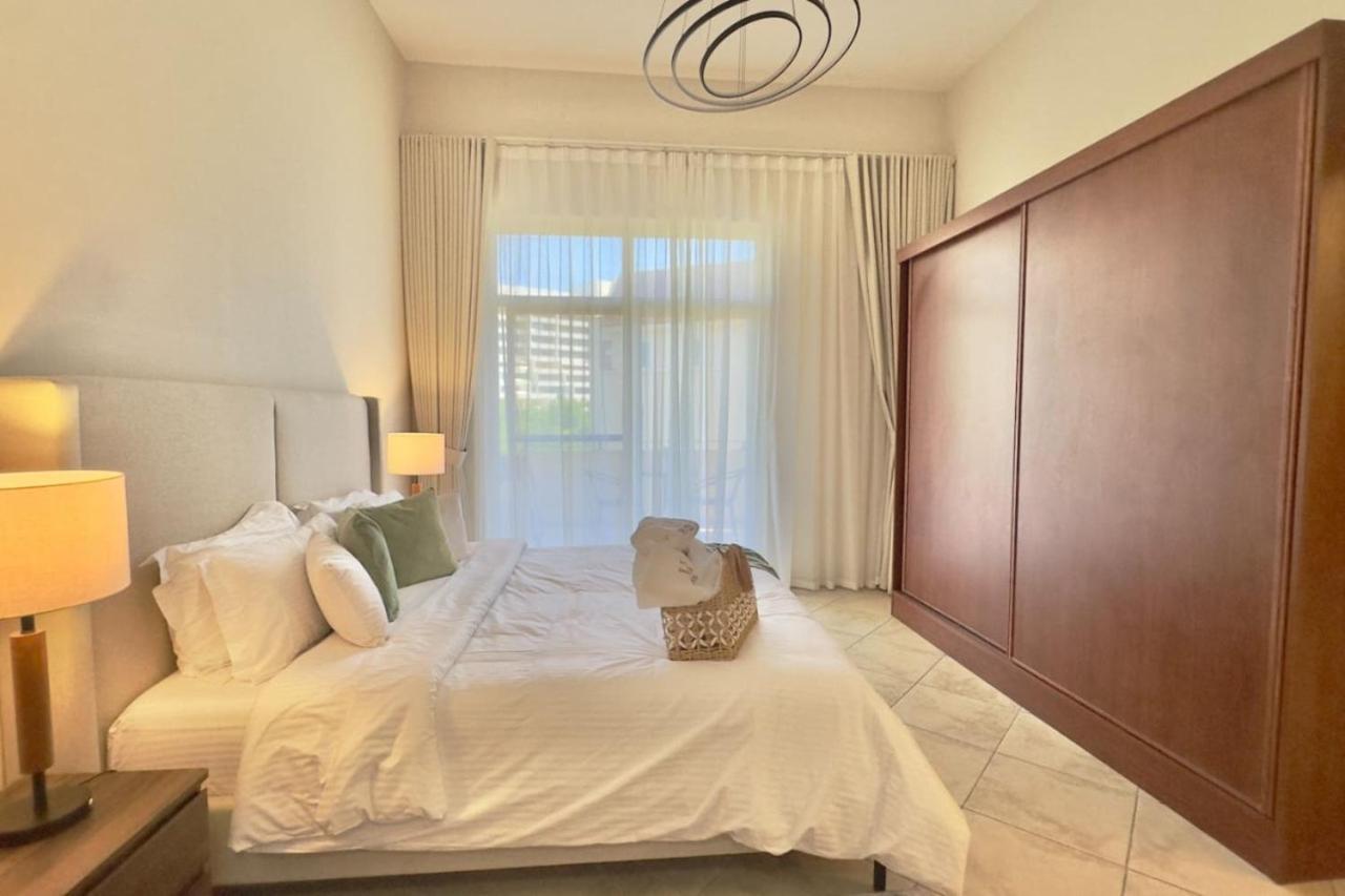 Spacious 1 Bedroom In Motor - Sherlock House 2 By Vibel