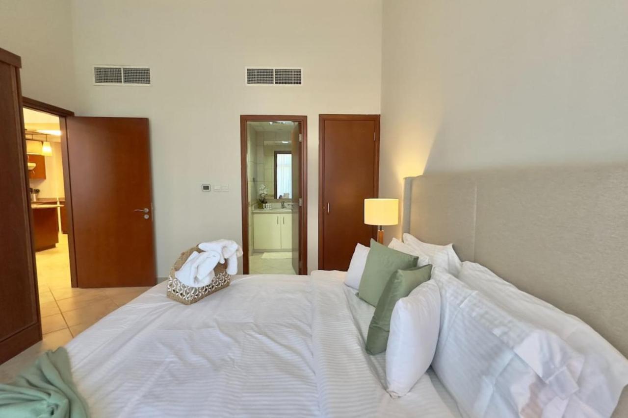 Spacious 1 Bedroom In Motor - Sherlock House 2 By Vibel Apartment Dubai