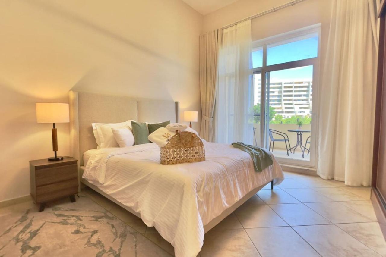 Spacious 1 Bedroom In Motor - Sherlock House 2 By Vibel *