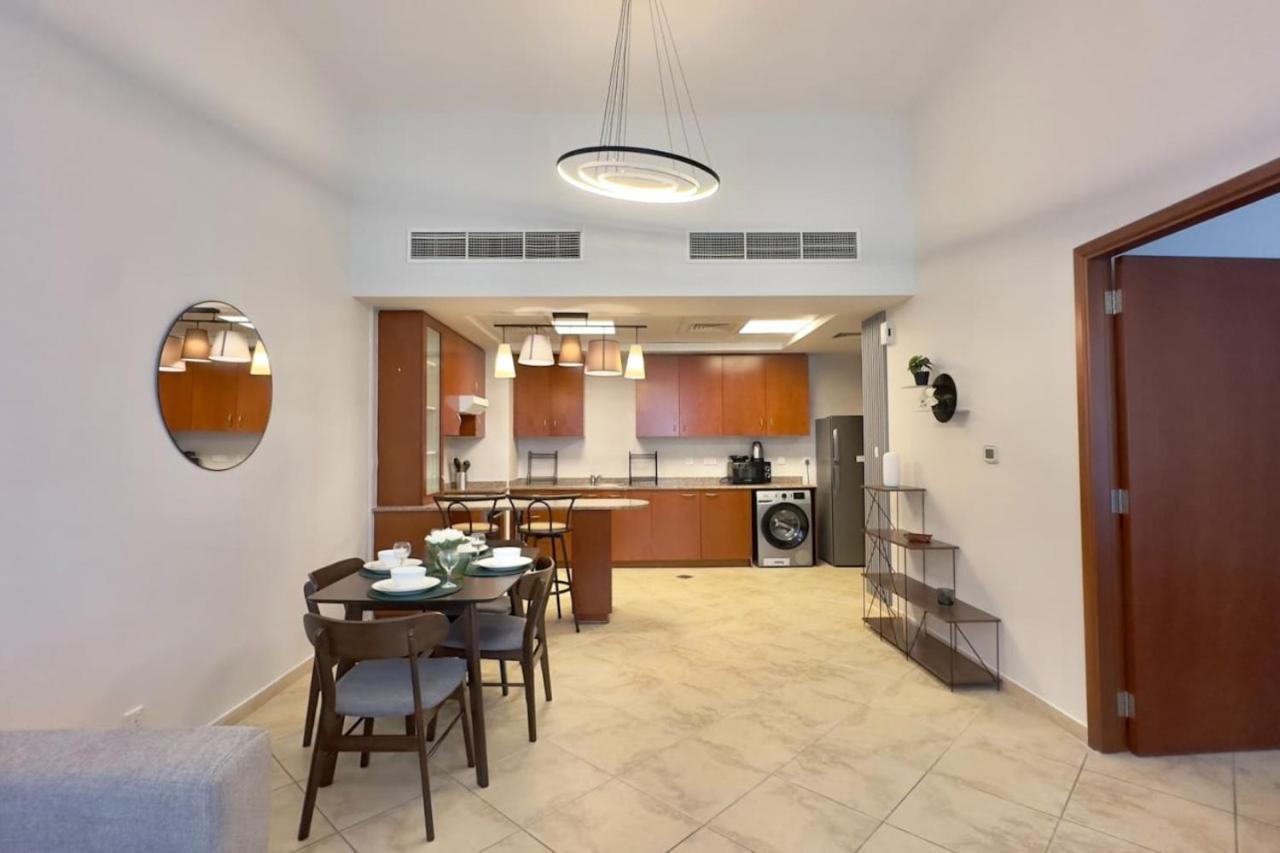 Spacious 1 Bedroom In Motor - Sherlock House 2 By Vibel Dubai