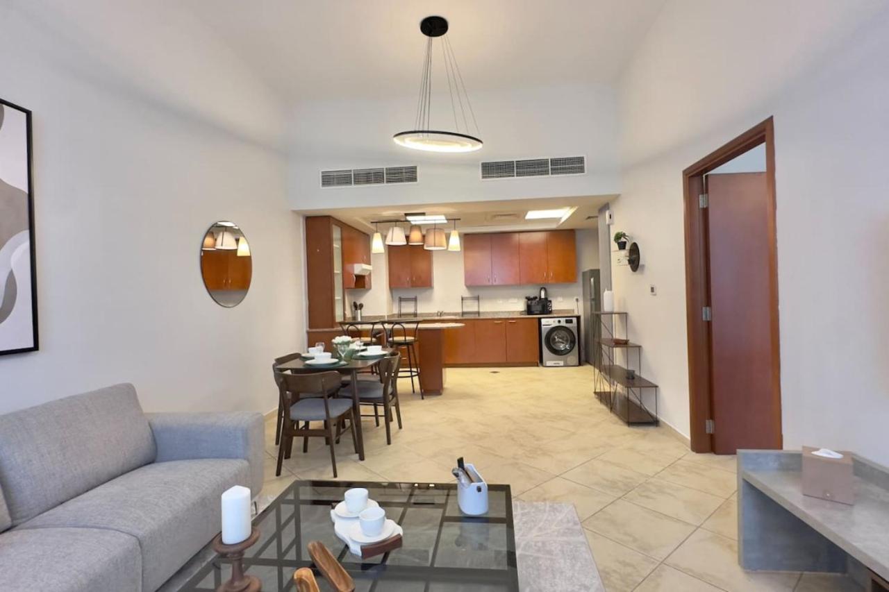 Spacious 1 Bedroom In Motor - Sherlock House 2 By Vibel * Dubai