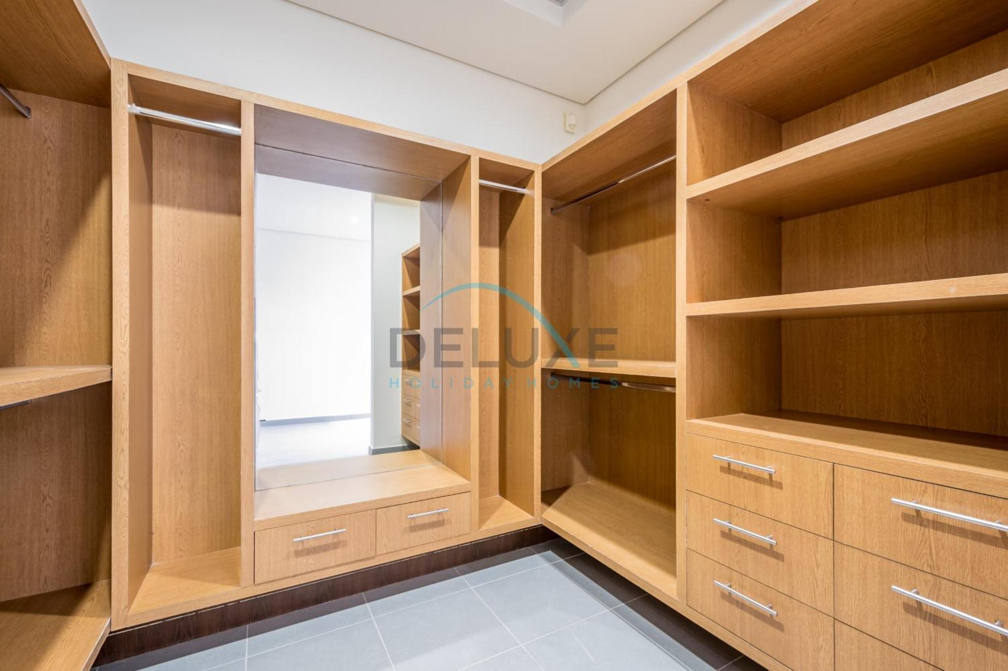 Waterfront 2br With Assistant In Dream Palm Residence, Palm Jumeirah By Deluxe Homes Dubai