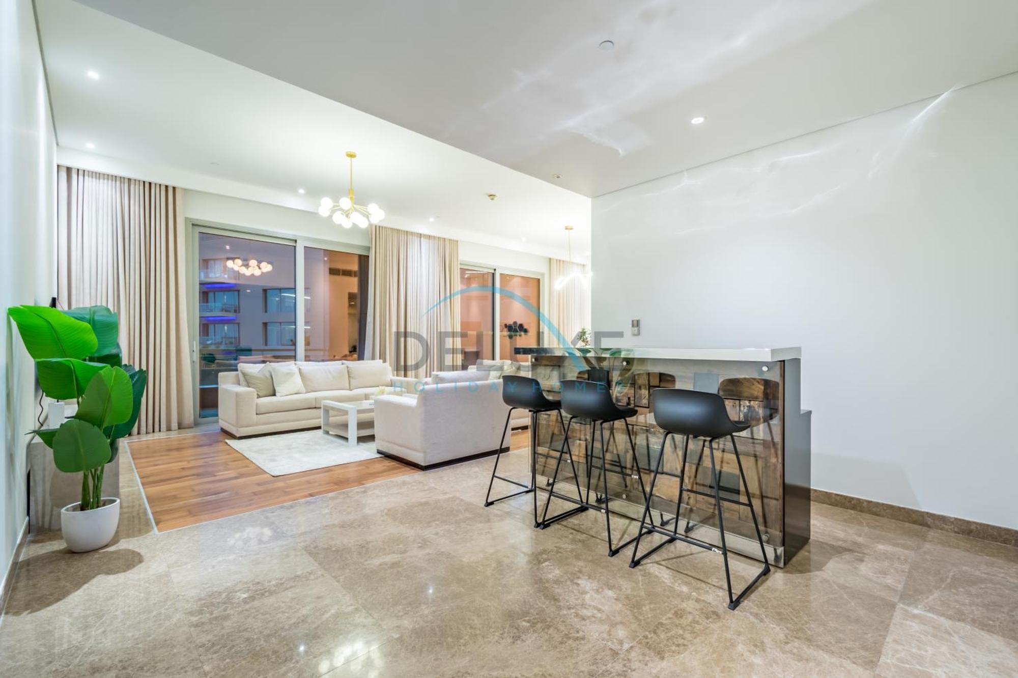 Waterfront 2br With Assistant In Dream Palm Residence, Palm Jumeirah By Deluxe Homes Dubai
