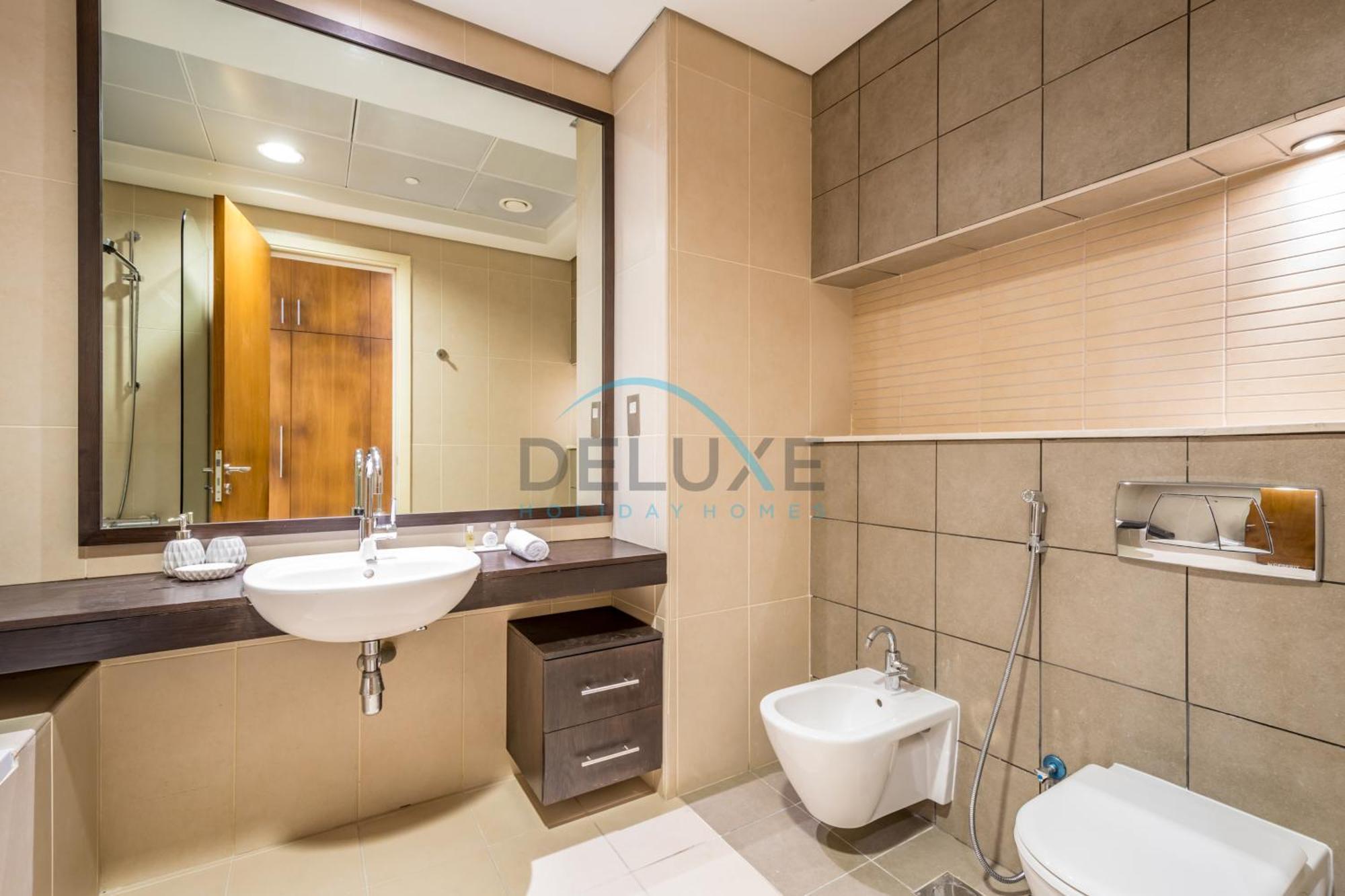 Waterfront 2br With Assistant In Dream Palm Residence, Palm Jumeirah By Deluxe Homes