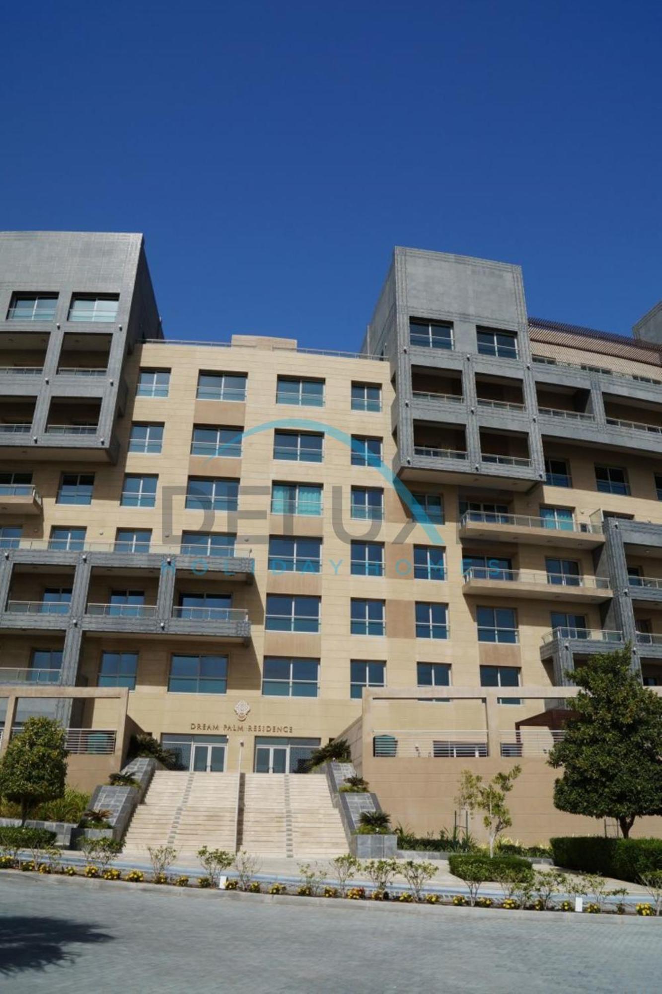 Waterfront 2br With Assistant In Dream Palm Residence, Palm Jumeirah By Deluxe Homes Dubai