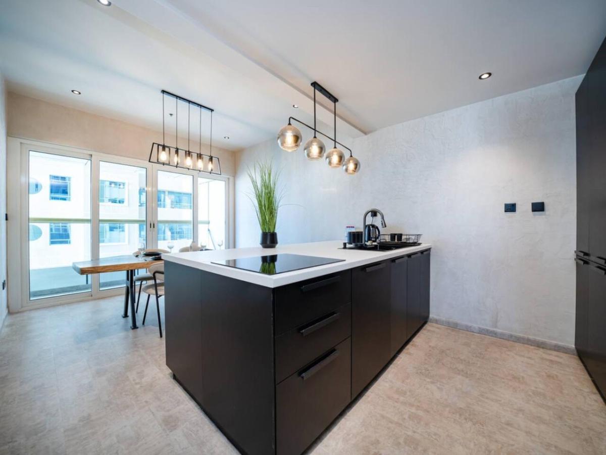 Upgraded Stylish Living With Private Steam *