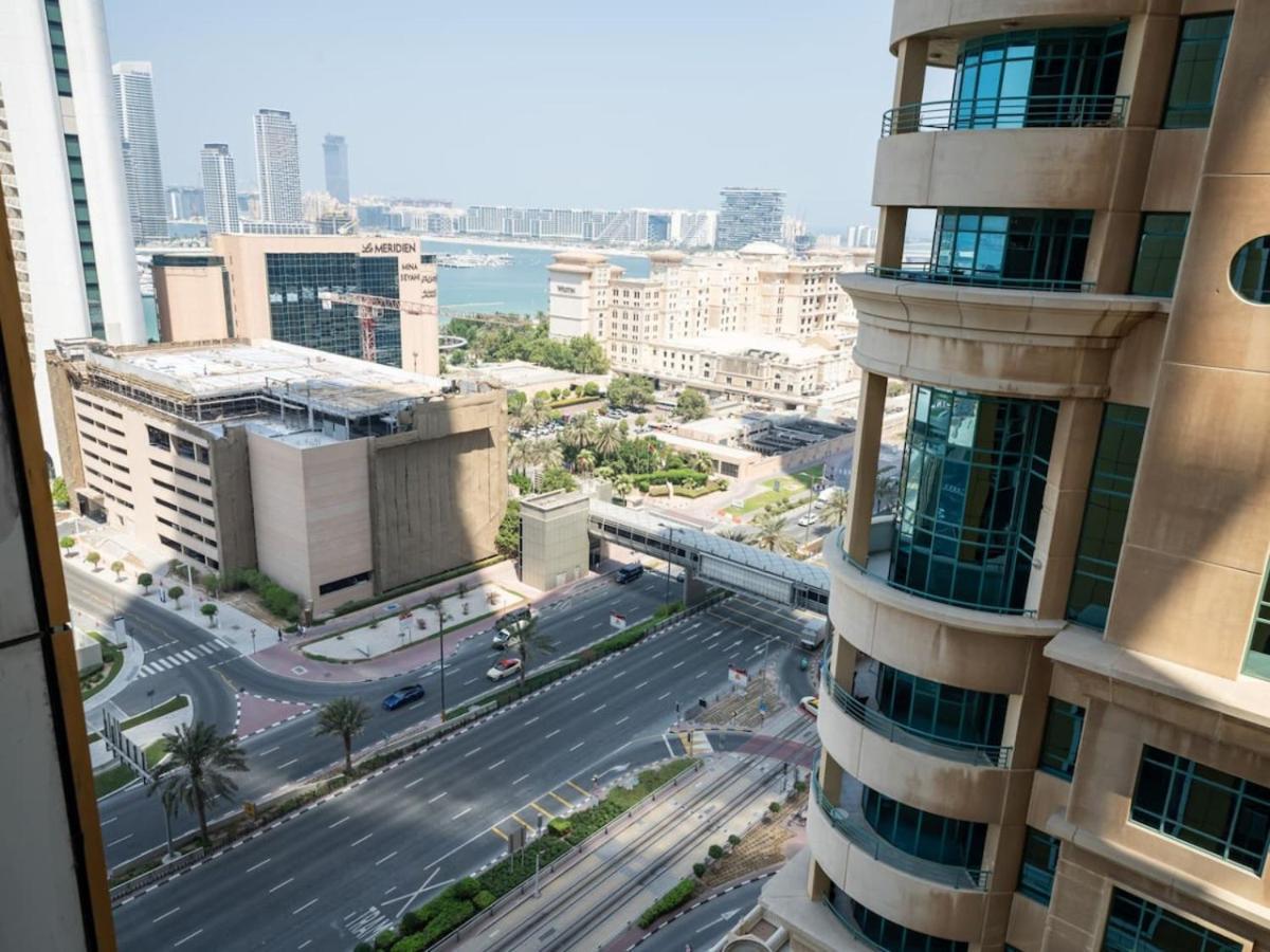 Apartment Upgraded Stylish Living With Private Steam Dubai