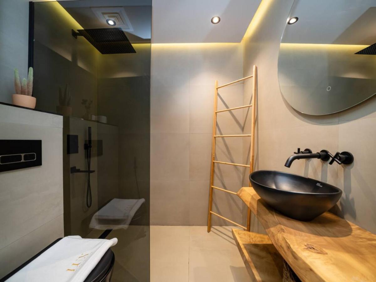 Upgraded Stylish Living With Private Steam Apartment Dubai