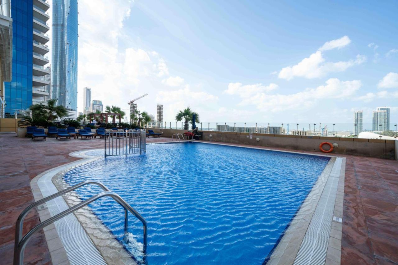 Apartment Upgraded Stylish Living With Private Steam Dubai