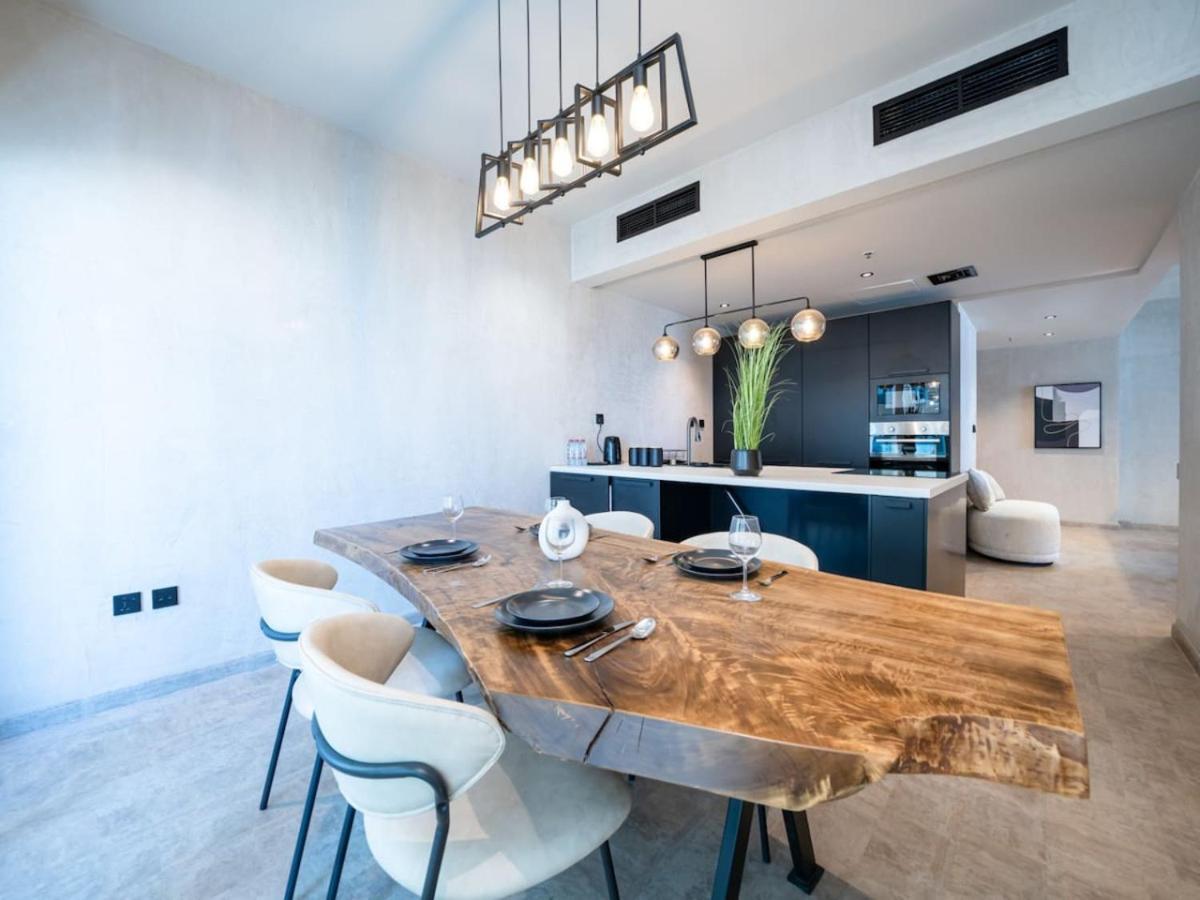 Upgraded Stylish Living With Private Steam Apartment *