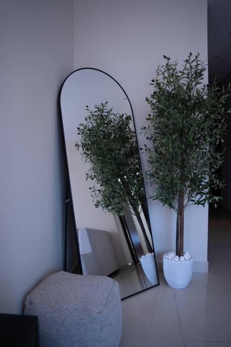 Apartment Luxury Burj Khalifa View - Mins Walking Mall *
