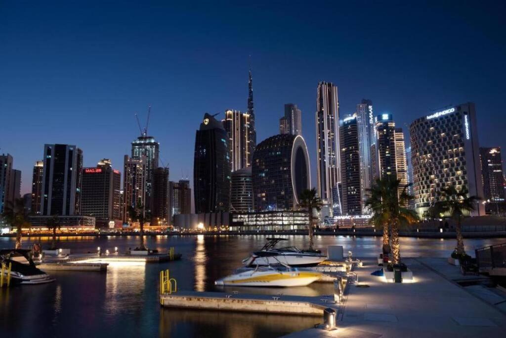 Luxury Burj Khalifa View - Mins Walking Mall Apartment *