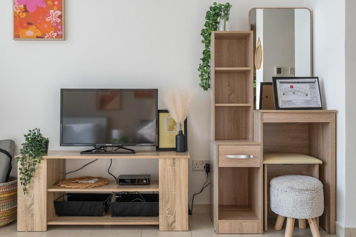 Apartment Trendy With Fitted Kitchen In Discovery Gardens Dubai