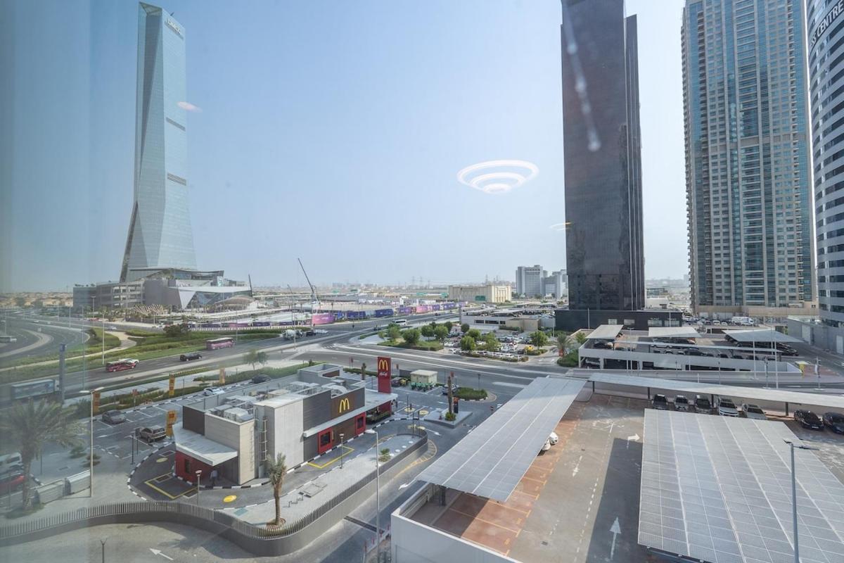 Spacious 2 Bedroom In Jumeirah Towers Modern Comfort In A Prime Location *