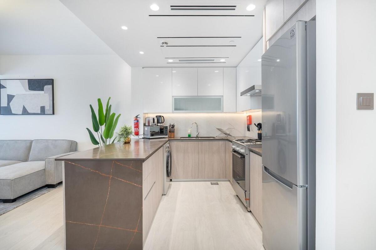 Apartment Spacious 2 Bedroom In Jumeirah Towers Modern Comfort In A Prime Location