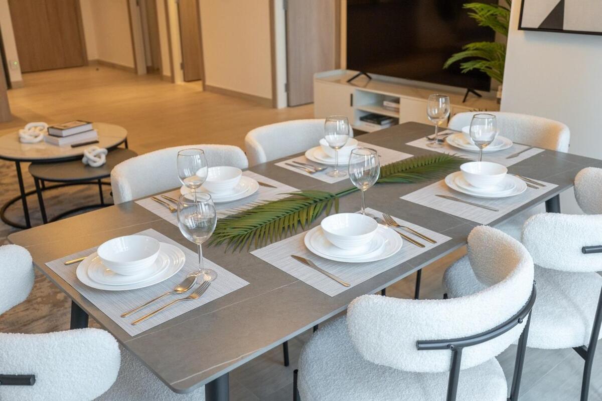 Spacious 2 Bedroom In Jumeirah Towers Modern Comfort In A Prime Location Dubai