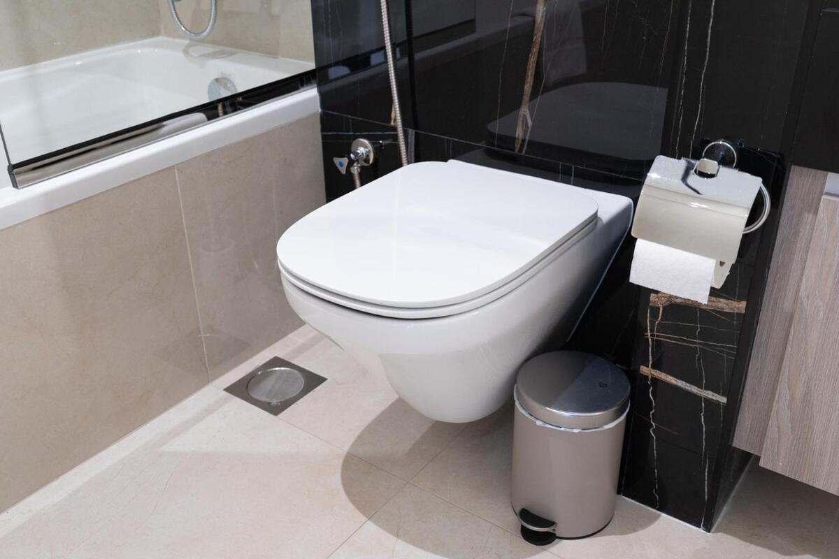 Apartment Spacious 2 Bedroom In Jumeirah Towers Modern Comfort In A Prime Location *