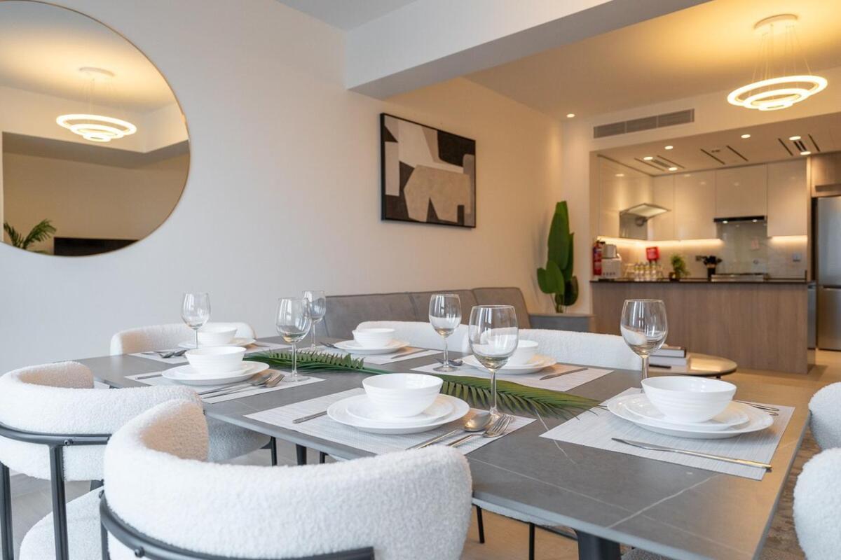Spacious 2 Bedroom In Jumeirah Towers Modern Comfort In A Prime Location Apartment