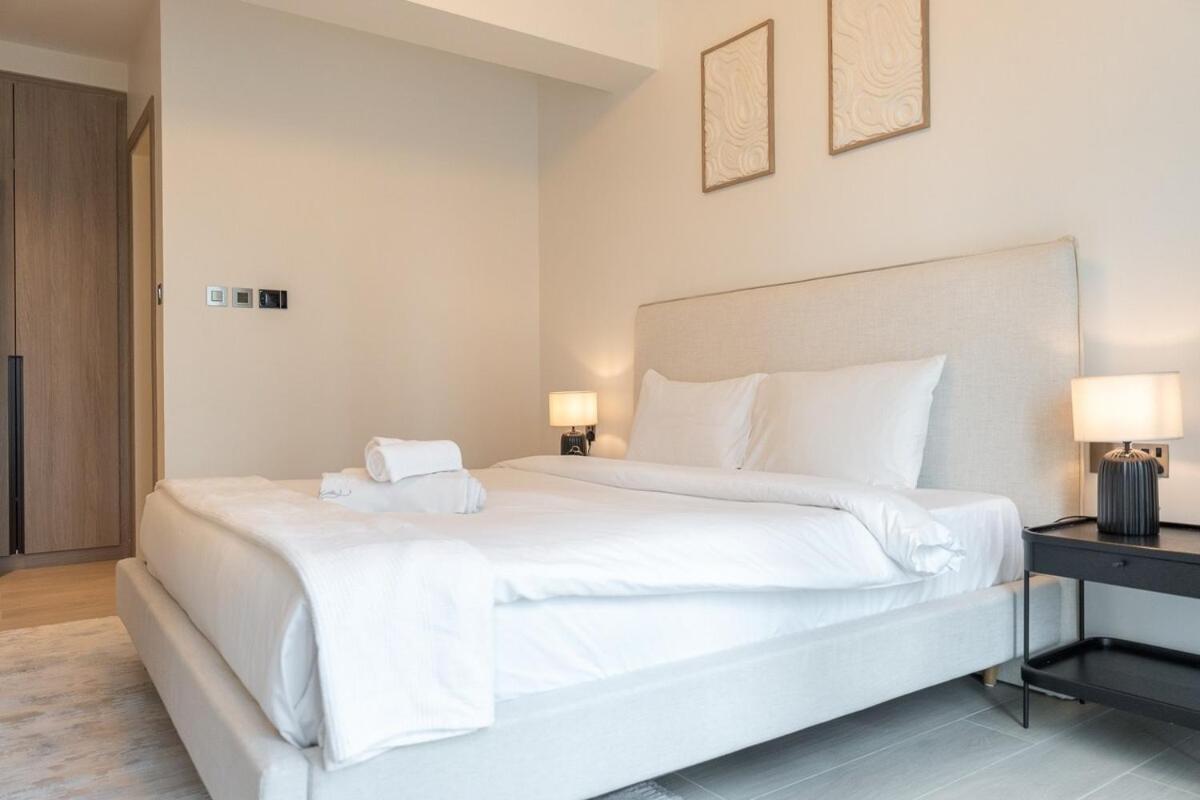 Spacious 2 Bedroom In Jumeirah Towers Modern Comfort In A Prime Location *