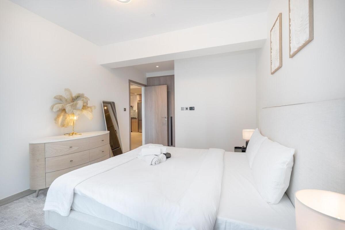 Spacious 2 Bedroom In Jumeirah Towers Modern Comfort In A Prime Location Dubai