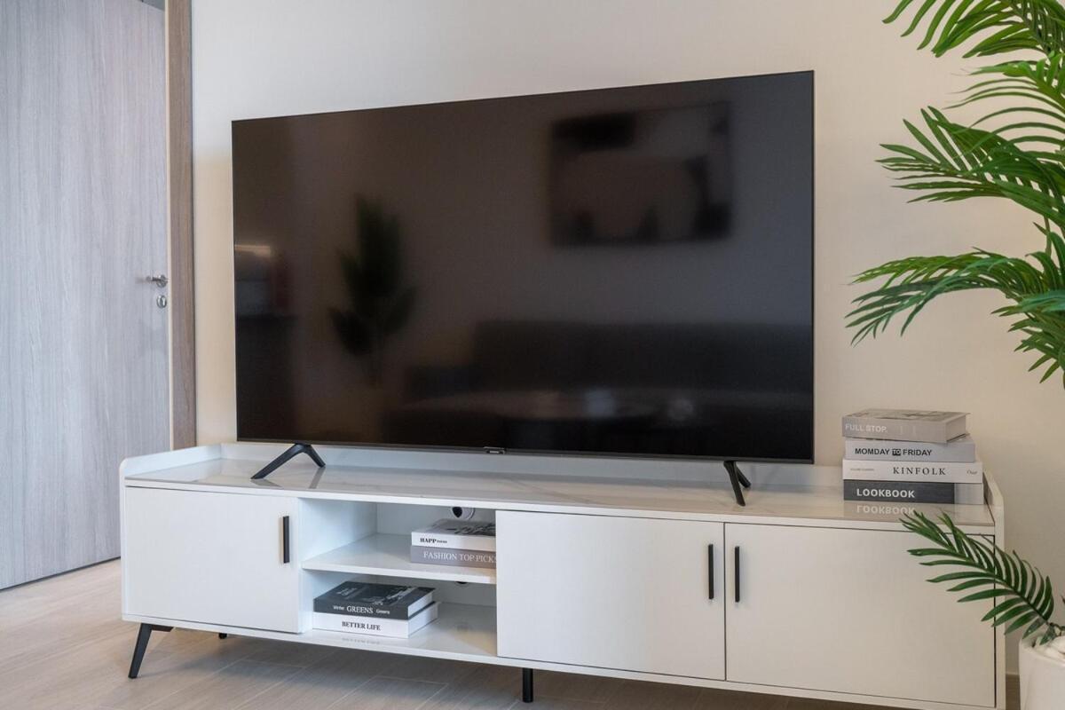 Apartment Spacious 2 Bedroom In Jumeirah Towers Modern Comfort In A Prime Location *