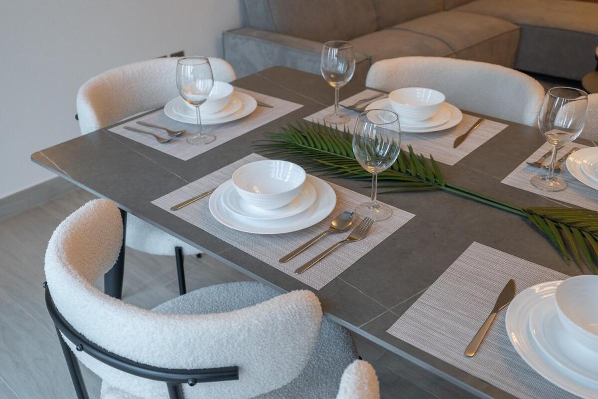 Apartment Spacious 2 Bedroom In Jumeirah Towers Modern Comfort In A Prime Location