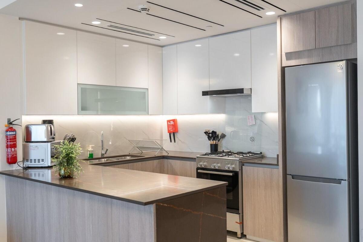 Apartment Spacious 2 Bedroom In Jumeirah Towers Modern Comfort In A Prime Location