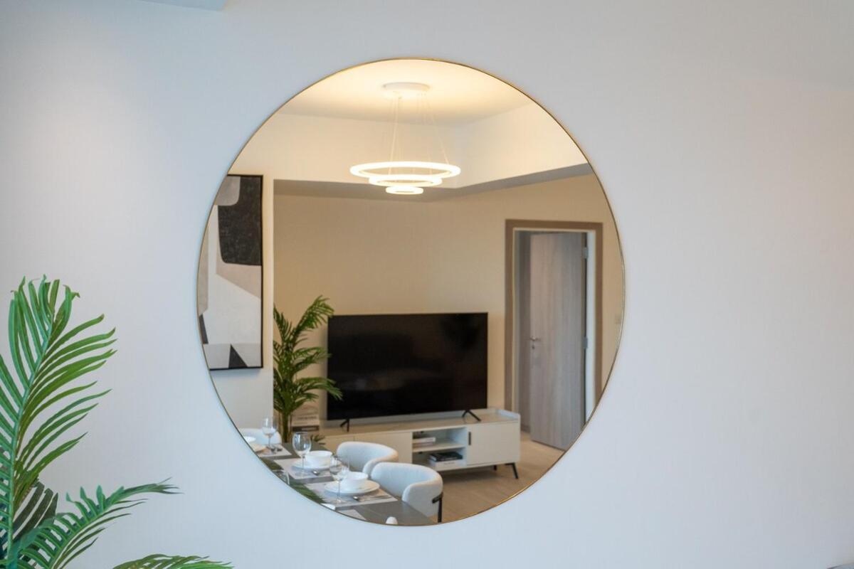 Spacious 2 Bedroom In Jumeirah Towers Modern Comfort In A Prime Location