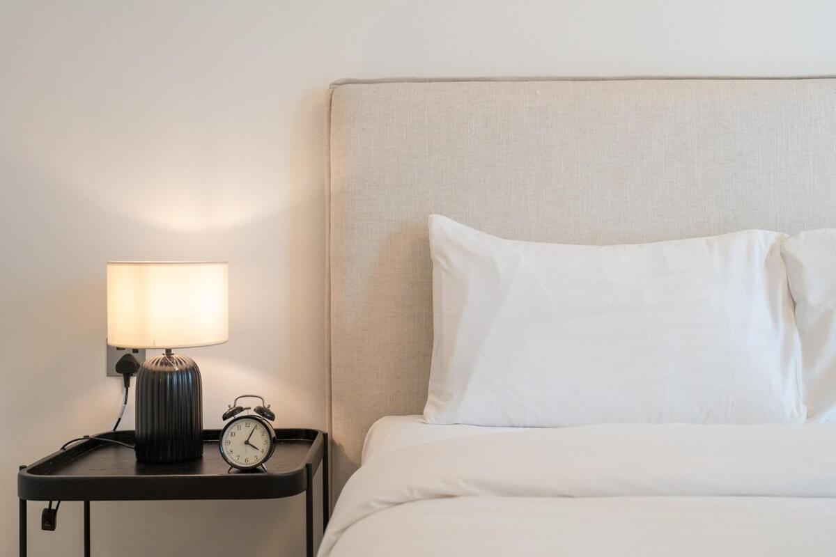 Spacious 2 Bedroom In Jumeirah Towers Modern Comfort In A Prime Location Apartment Dubai
