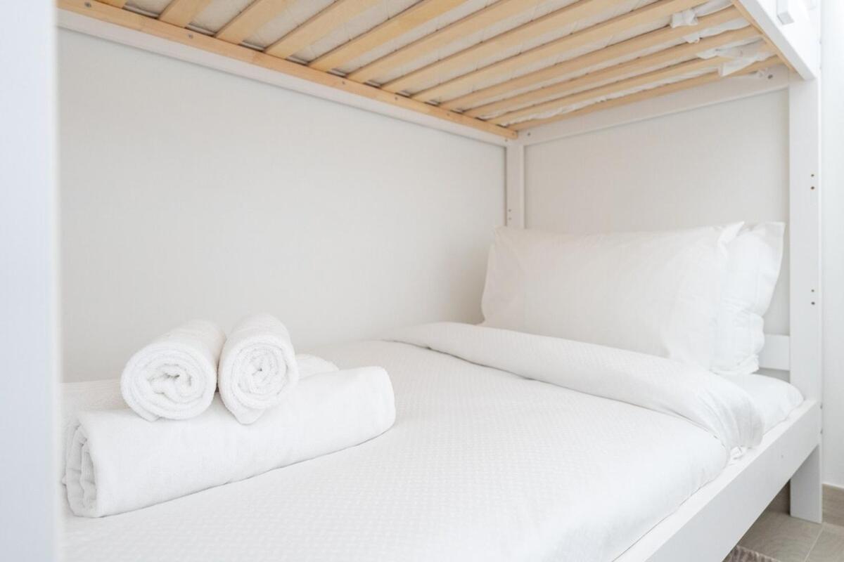 Spacious 2 Bedroom In Jumeirah Towers Modern Comfort In A Prime Location Apartment Dubai
