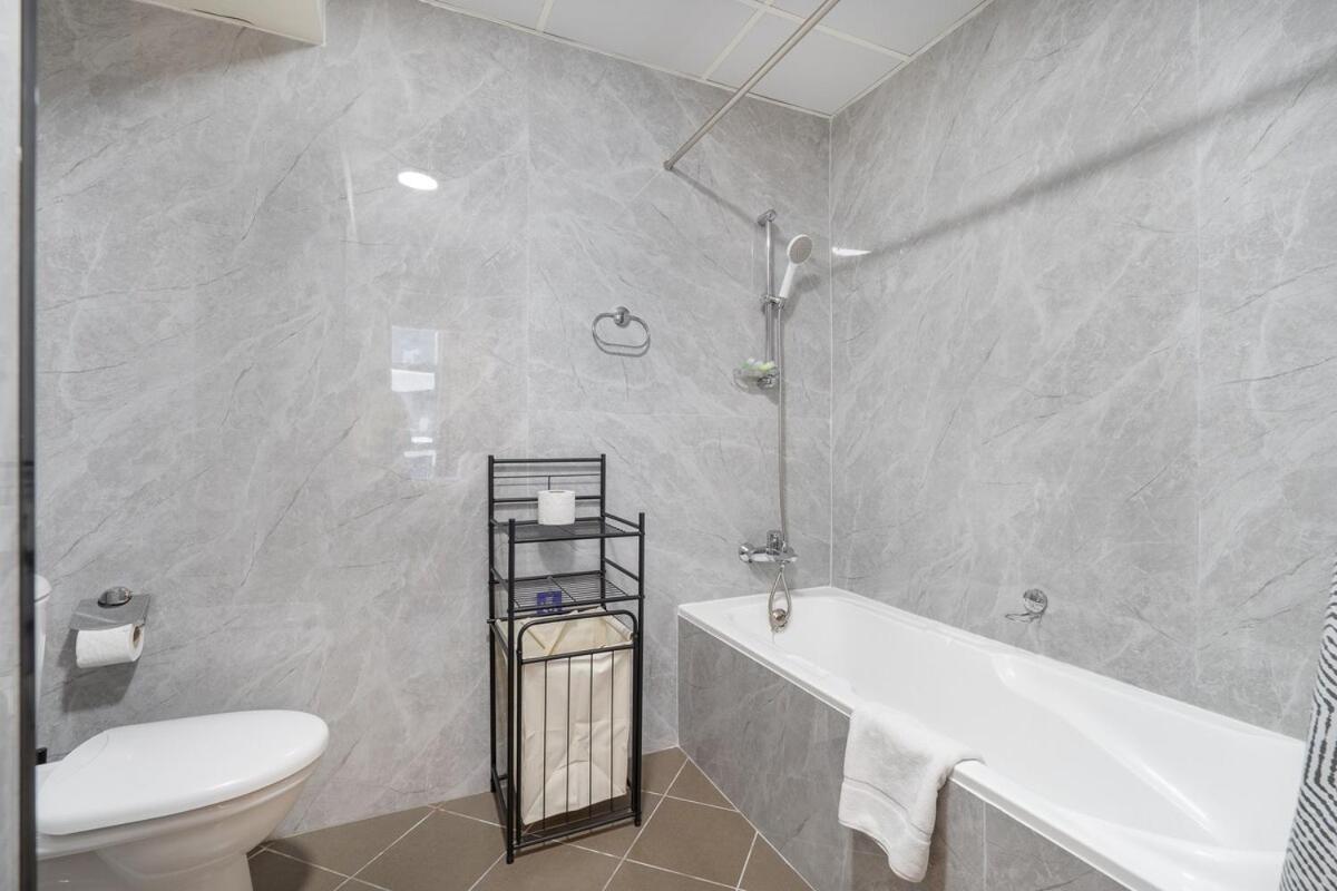 Relaxing Modern For 4 In Business Bay Dubai