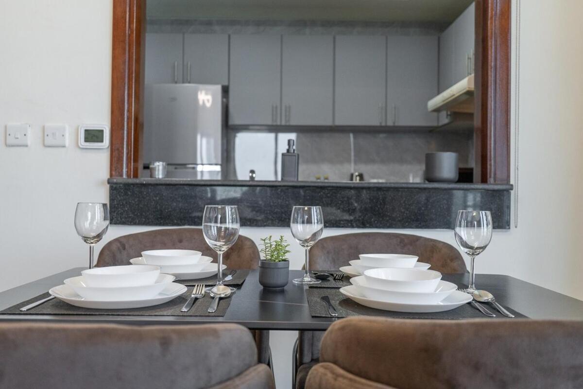 Relaxing Modern For 4 In Business Bay