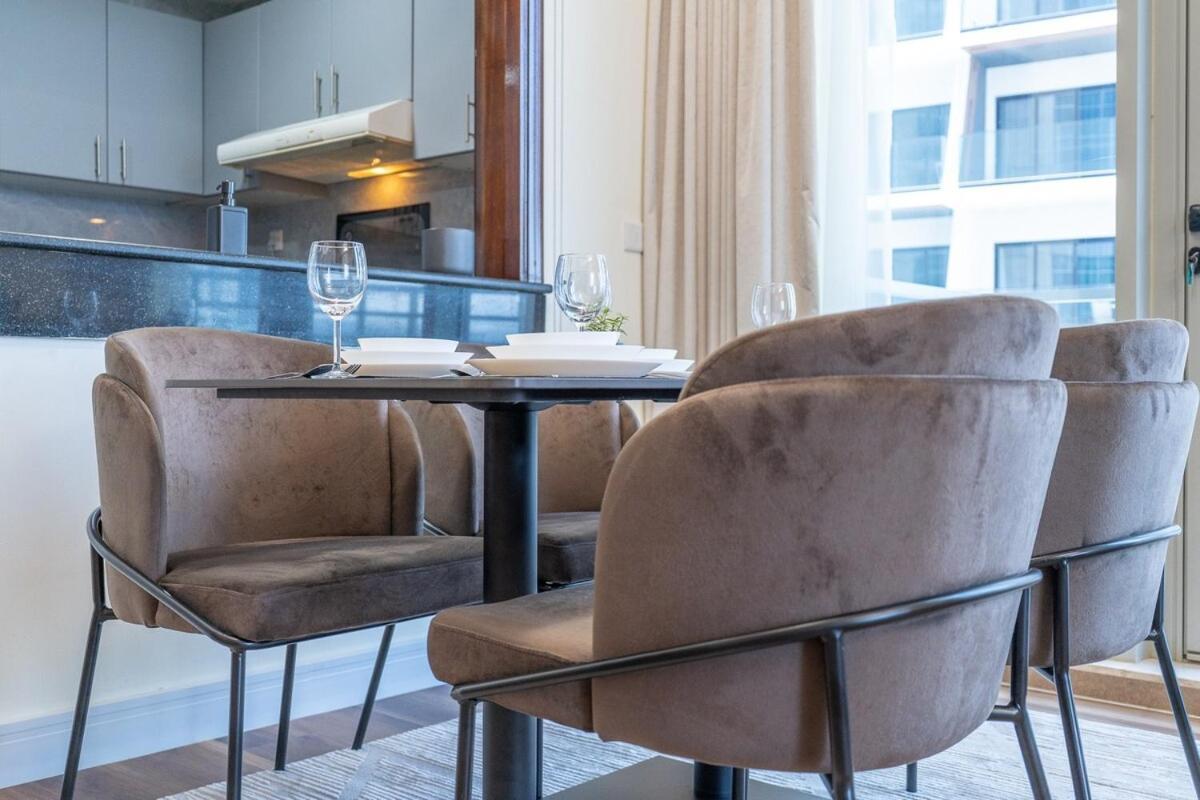 Apartment Relaxing Modern For 4 In Business Bay Dubai